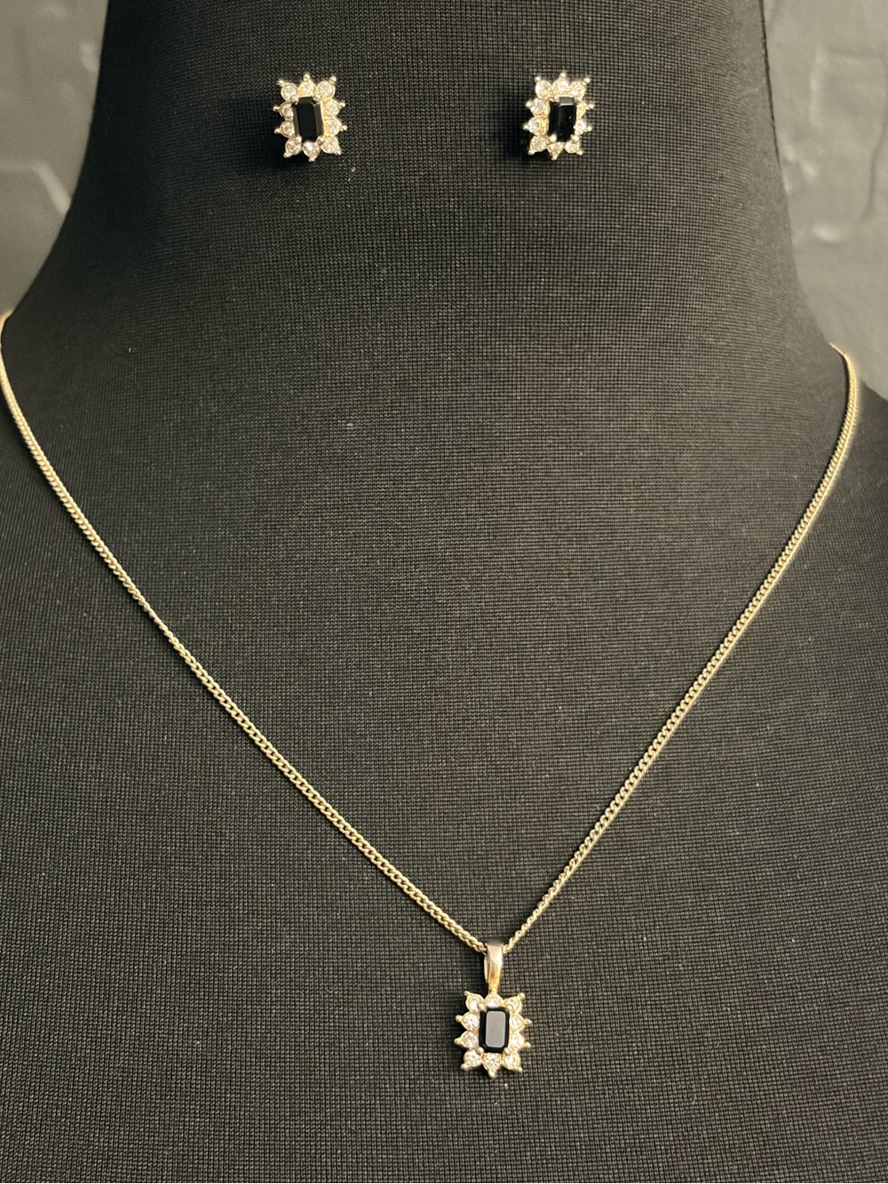 Gold & Black Pendant Necklace and Earrings Like New